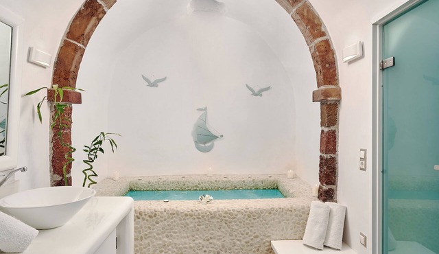 Santorini Mansion Honeymoon Suite Private Jacuzzi