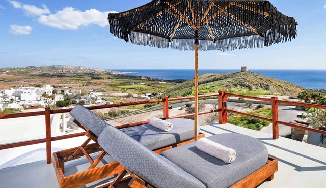 Santorini Rooftop Hot Tub Suite w/Panoramic Views