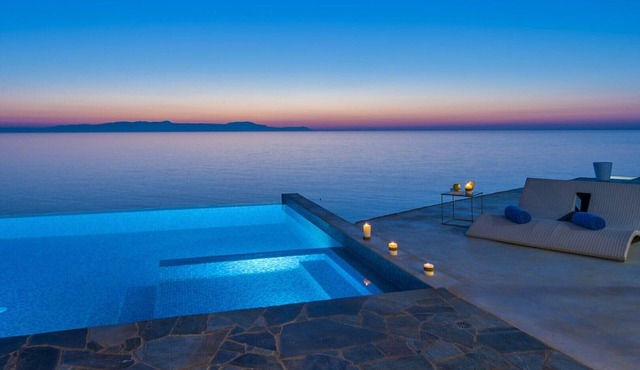 Sea front lux villa★Heated pool★Direct access to the sea★Stunning seaview