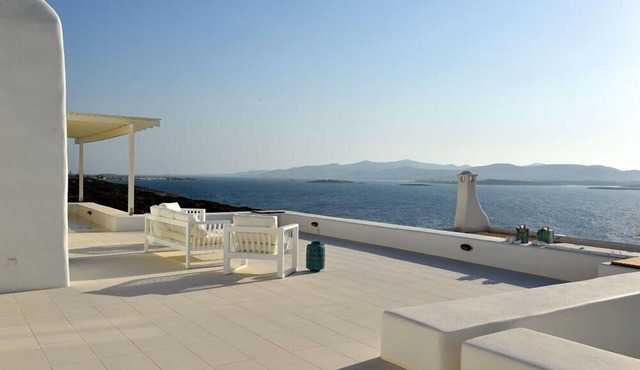 Sea front villa, private pool, walking distance to the beach, brand new