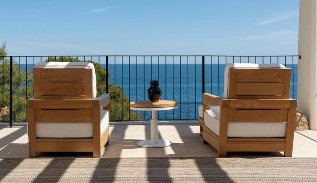 Sea front! Wonderfull villa with sea views from every room.