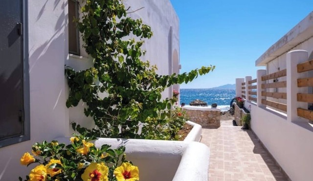 Sea & Sand Luxury Beach House – Cycladic Charm by Agia Paraskevi Beach