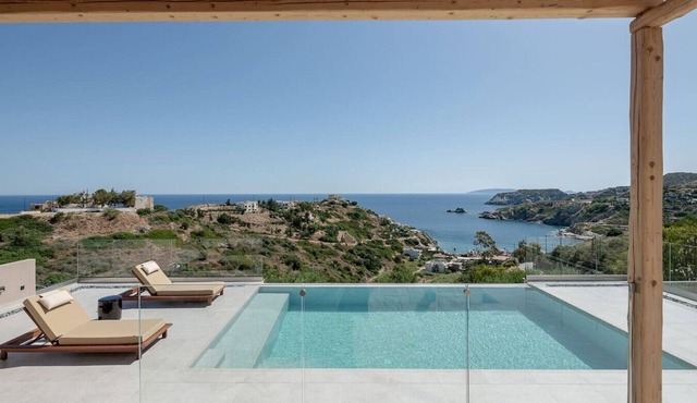 Sea View Villa w/Private Pool & BBQ