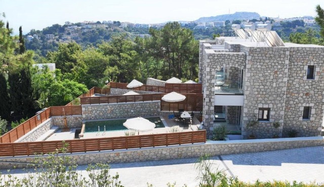 Seaesta Villas - Ideal for parties up to 12 people - with Private Pools