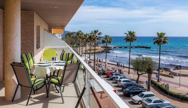 Seafront Apartment “Frente al mar” with Sea View, Wi-Fi, A/C & Terrace; Parking Available