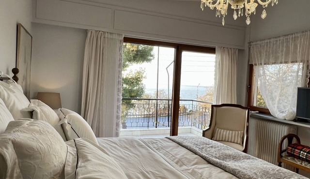 Seafront villa, 170sqm, 1min away from a sandy, almost privatenbeach! n