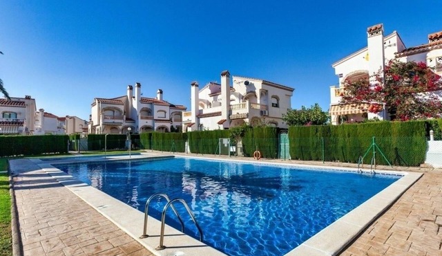 Semi-detached house in a quiet area