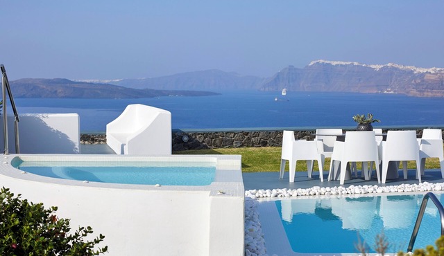 Serenity View Villa with Caldera view, heated pool & hot tub in private garden