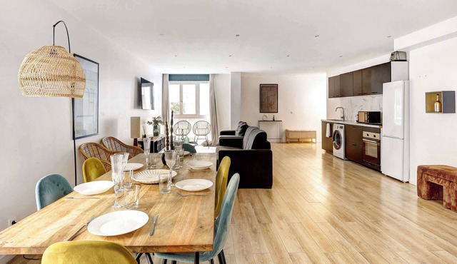 Spacious 4BDR in Buttes Chaumont pour 12 pers