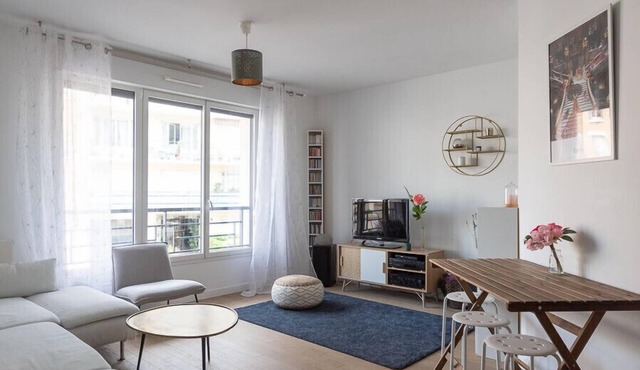 Spacious apartment - close to Paris city center
