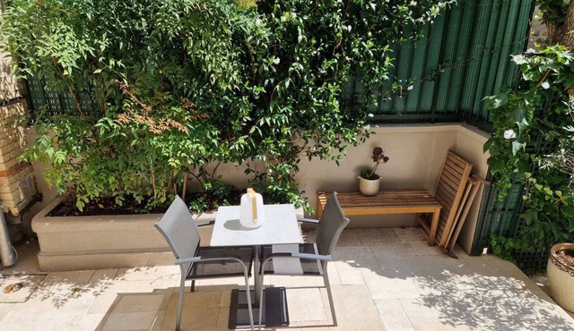 Spacious fully equipped family triplex in Paris 16th