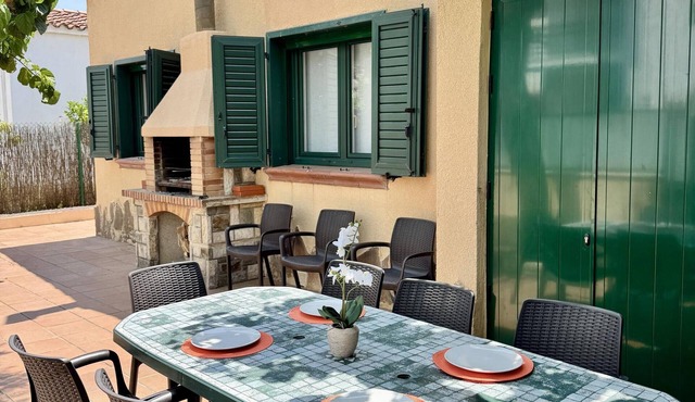 Spacious house near the beach - 11 guests