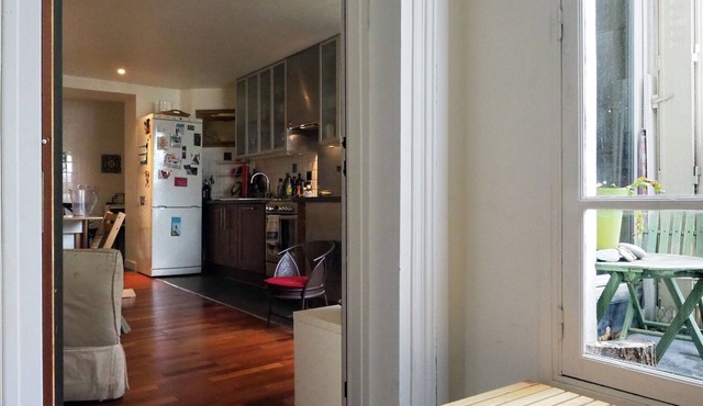 Spacious, light-filled 57m2 character apartment overlooking courtyard ideal for families