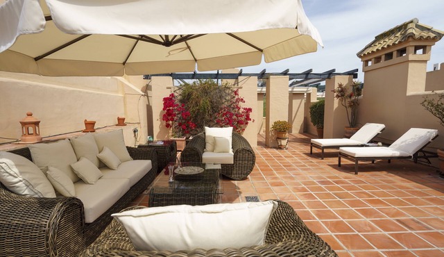 SPACIOUS LUXURY PENTHOUSE/APARTMENT WITH SWIMMING POOLS ON THE COSTA DEL SOL