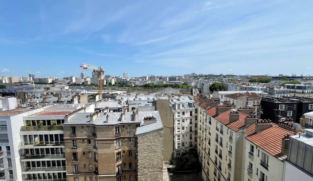 Spacious studio with unobstructed view near Gare du Nord