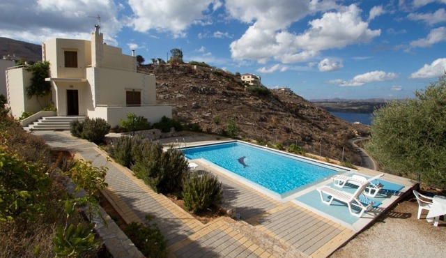 Spacious Villa - Private Pool - Sea View - BBQ