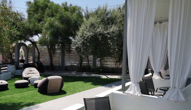 SPACIOUS VILLA WITH GARDEN AND PRIVATE BALCONY AREA