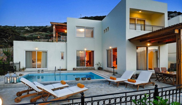 Spacious villa with private pool and sea view, just 150 meters from the sea