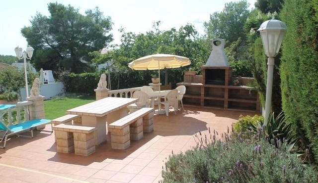 Spatious ground-floor in a two-flats house with terrace, barbecue and garden.