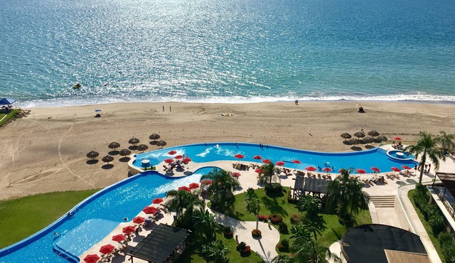 Spectacular View! Oceanfront Condo at the Grand Venetian