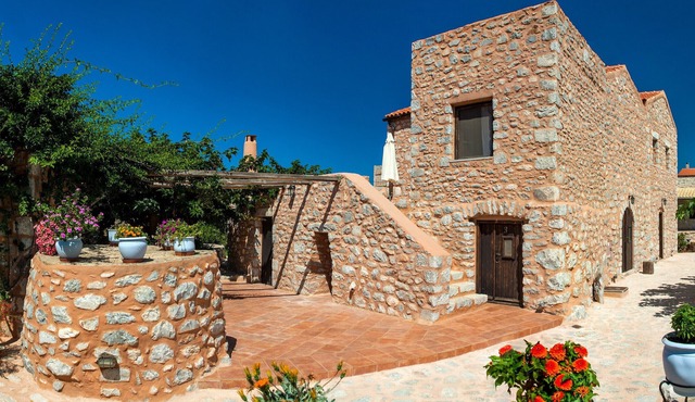 Stone built studio for 2,Olive Grove,Near Beach,Mani 3