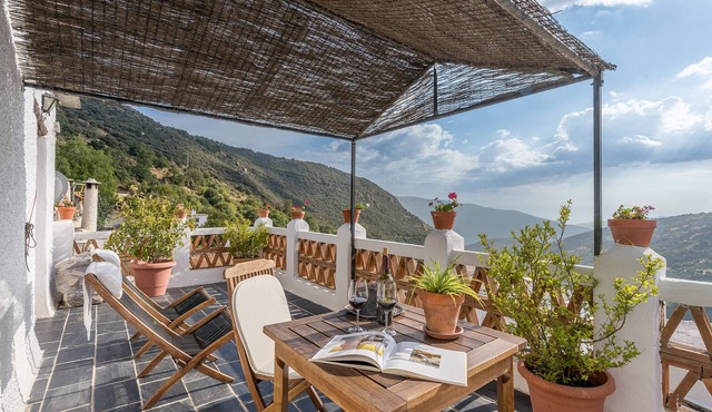 Studio Apartment 'Casa Belmonte' with Sea View, Private Terrace and Wi-Fi