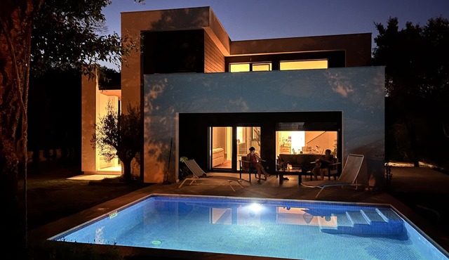 Stunning Architect Designed Villa with Pool and Billiard Table