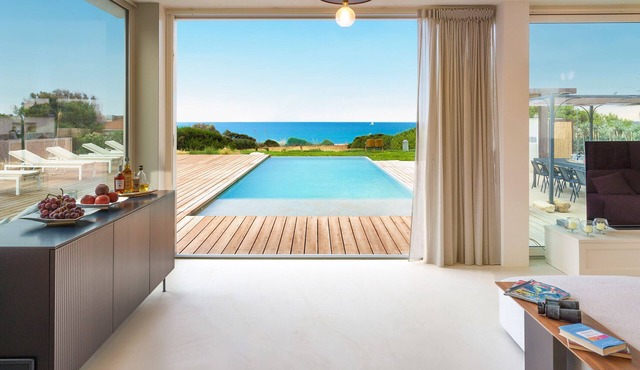 Stunning beachfront villa with pool and direct access to the sea in Sampieri - DiCasaInSicilia