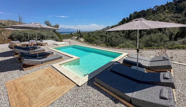 Stunning home in Xylokastro with house a mountain view
