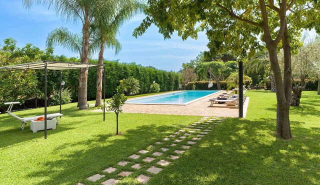 Stunning private villa for 6 guests with WIFI, private pool, A/C and terrace