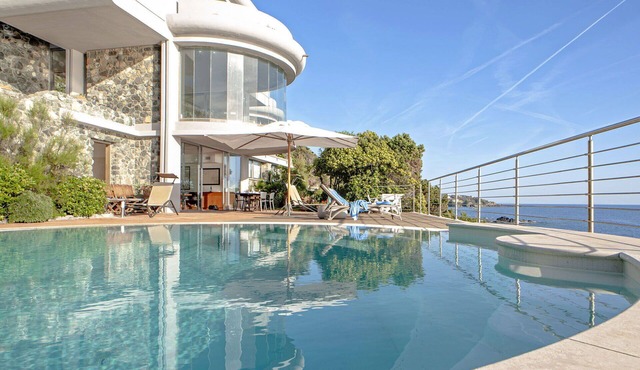 Stunning private villa for 12 guests with private pool, A/C, WIFI, TV, terrace and pets allowed