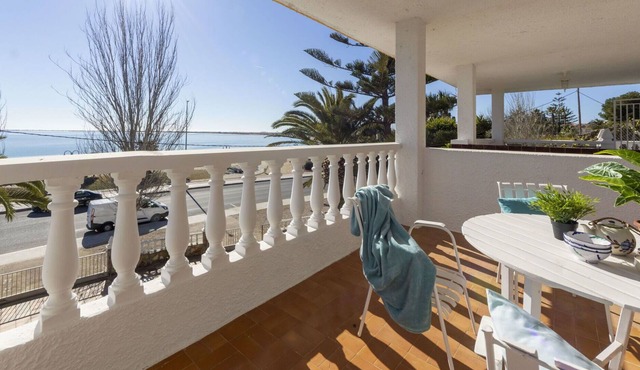 Stunning private villa for 12 people with WIFI, TV, patio, pets allowed and parking