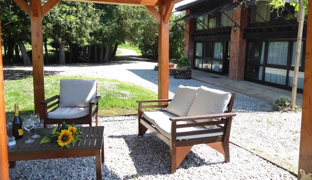 Stunning private villa for 6 guests with WIFI, TV, patio and pets allowed