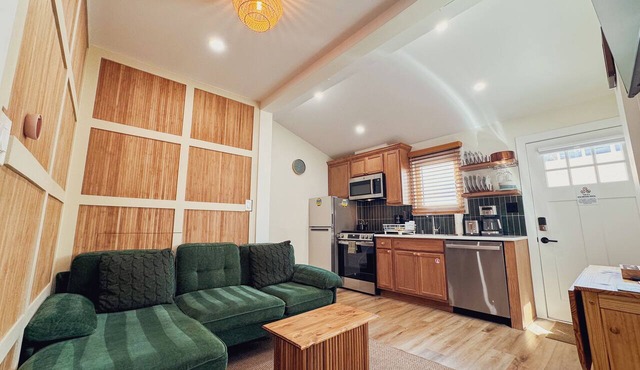 Stylish 2BR 1BA Apt - Steps To Beach & Boardwalk - Quality Vacation in Wildwood