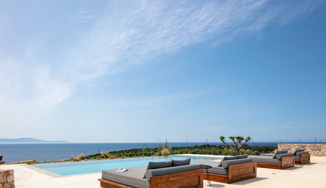 Stylish 4 bedroom Villa with sea views, 1,5 Km to the beach and close to Chania