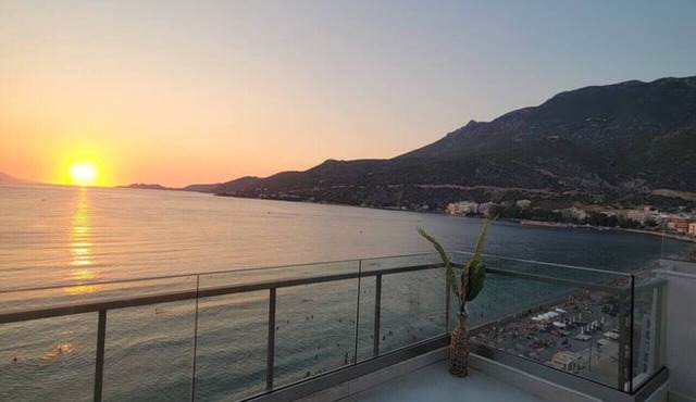 Stylish Rooftop Retreat Hot Tub Loutraki Beach