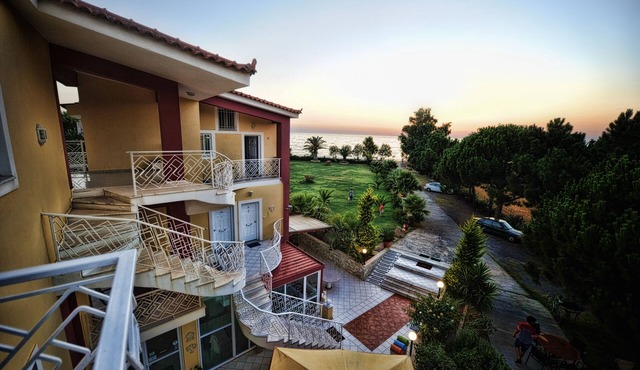 Suite Apartment Beachfront Kalo Nero Beach