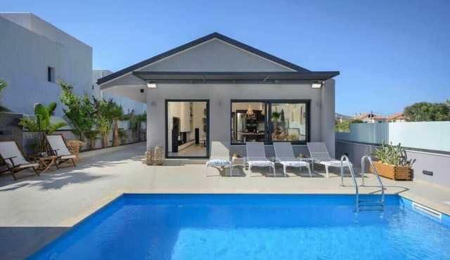 Sun Ray Beach Life Villa, 300m from Agia Marina