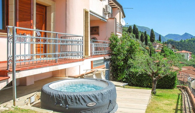 Tasteful semi-detached house with jacuzzi in Tuscany.