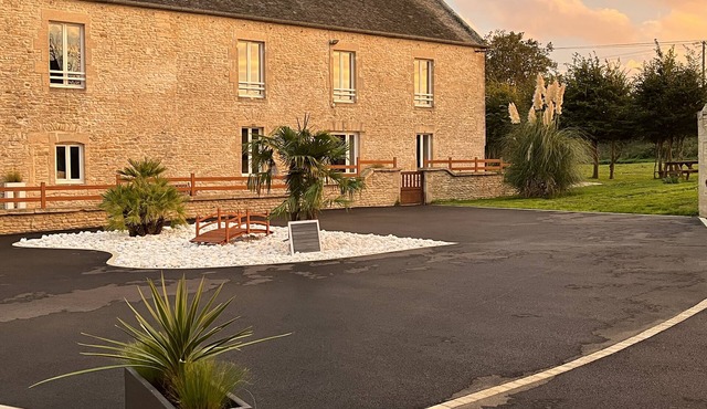 Terrace gîte 1.5 km from the D-Day landing beaches