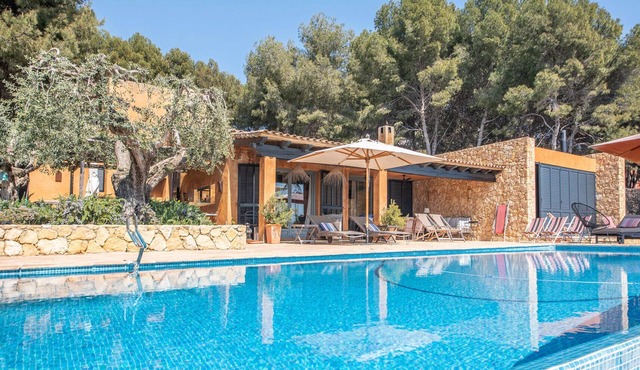 TH112 Luxurious Seafront Villa on the Costa Dorada – Perfect for Families