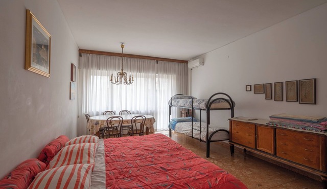 The apartment is an 8-minute walk from Venice/Mestre ferrrov. station.