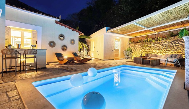 The Secret Garden - Courtyard & Private Pool Villa