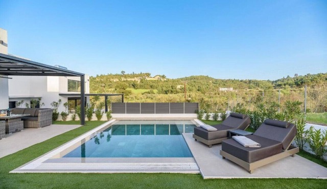 Topaz Suite with Private Pool