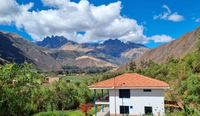 Total disconnection in the Sacred Valley, jacuzzi among mountains