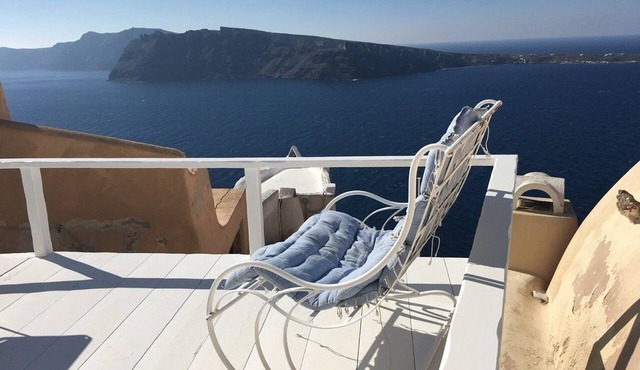 Traditional Santorini Villa | Adrales Cave House | 3 Bedrooms | SeaViews
