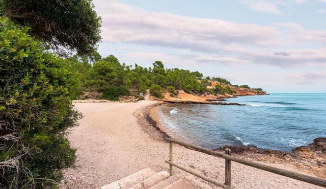 Tranquil Paradise, Private Pool - only 200m to beach!