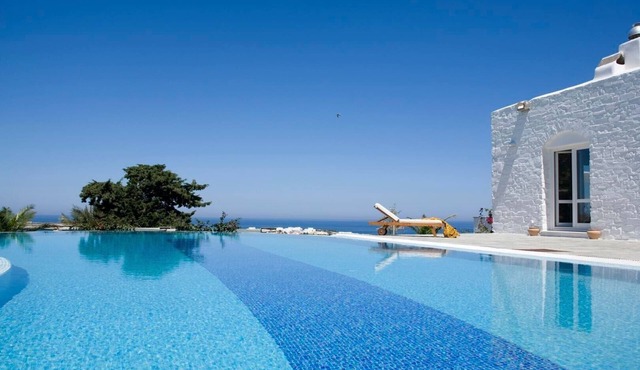 Tranquil Paros Villa | 5 Bedroom Villa | Large Private Swimming Pool & Veranda with Sea Views | Sarakiniko
