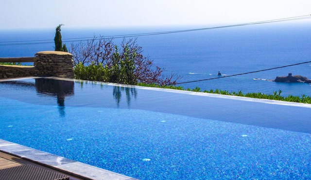 Tranquil, Relaxing Luxury Art Villa with private infinity pool & marvelous views