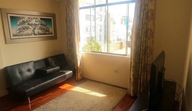 Tranquil Spacious Apt in Surco 20 mins to Park Kennedy Miraflores